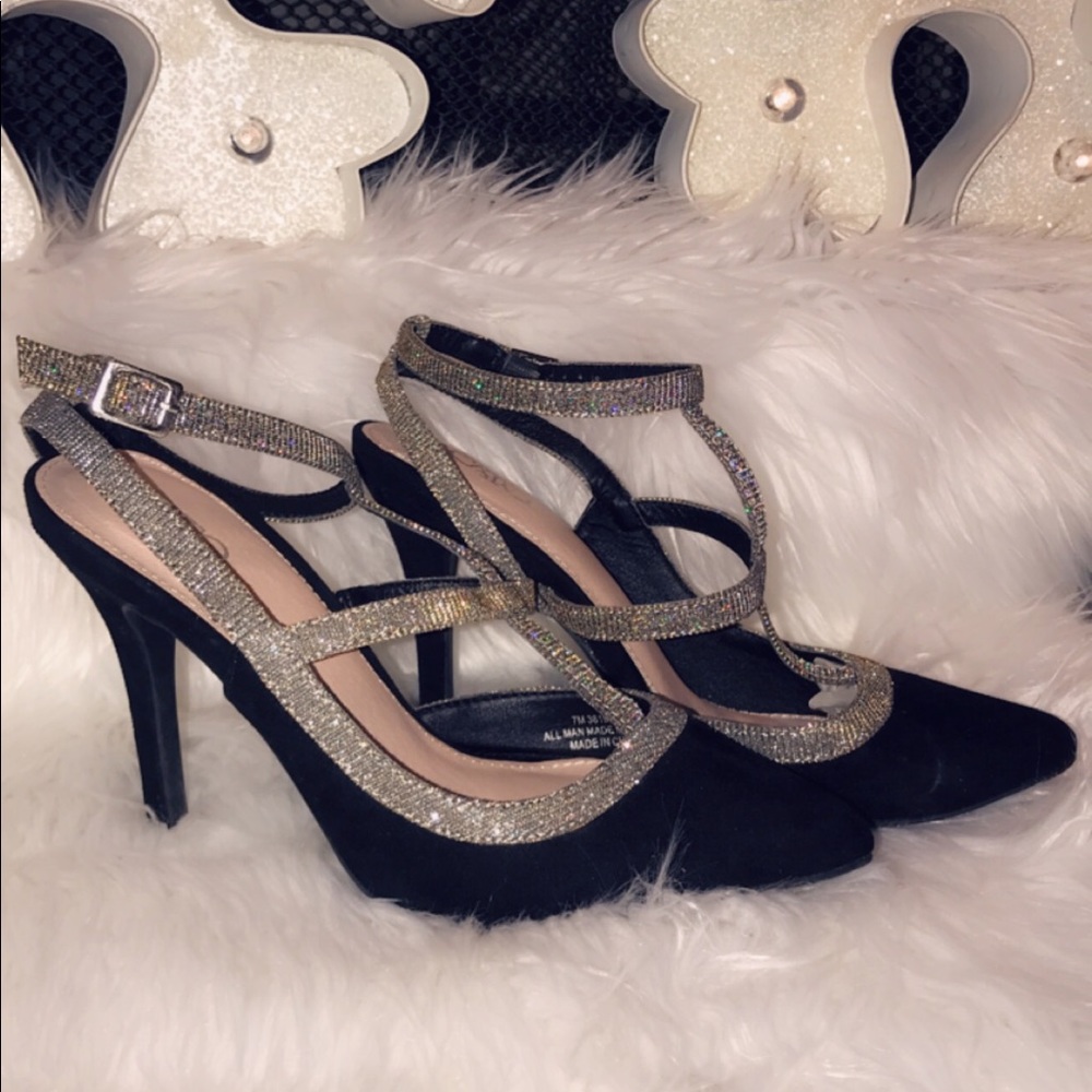 🌟NWOT SUper CuTe Suede Heels 👠